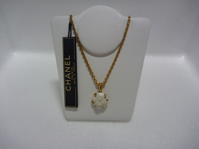 http://www.elashy-mise.jp/chanel%20005.JPG