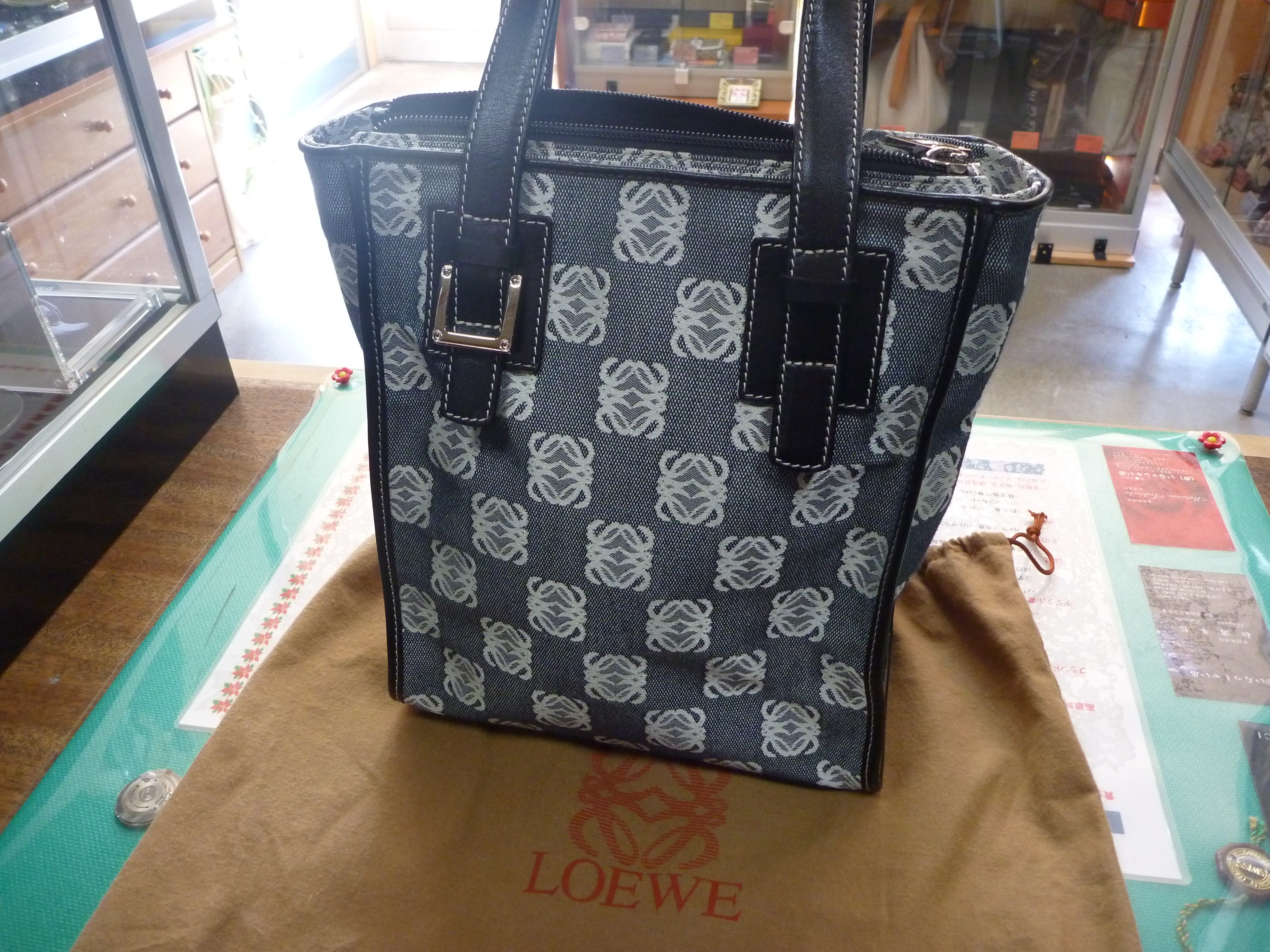 http://www.elashy-mise.jp/loewe%20002.JPG