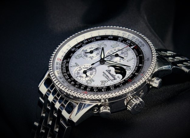 https://www.elashy-mise.jp/BREITLING%20Moon526.jpg